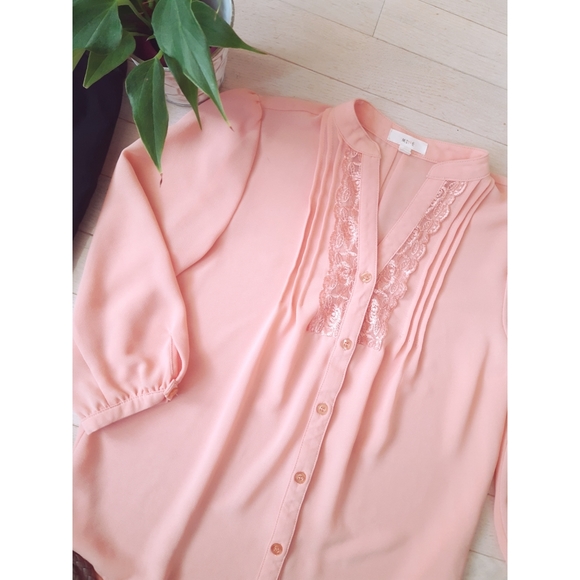 ✨3/$15 MINE | Peach Pink Pleated Button Up Blouse - Picture 1 of 3